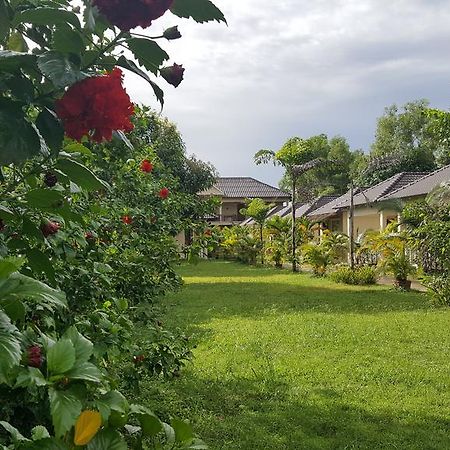 The Moonflower Bungalow Hotel Sihanoukville Exterior photo