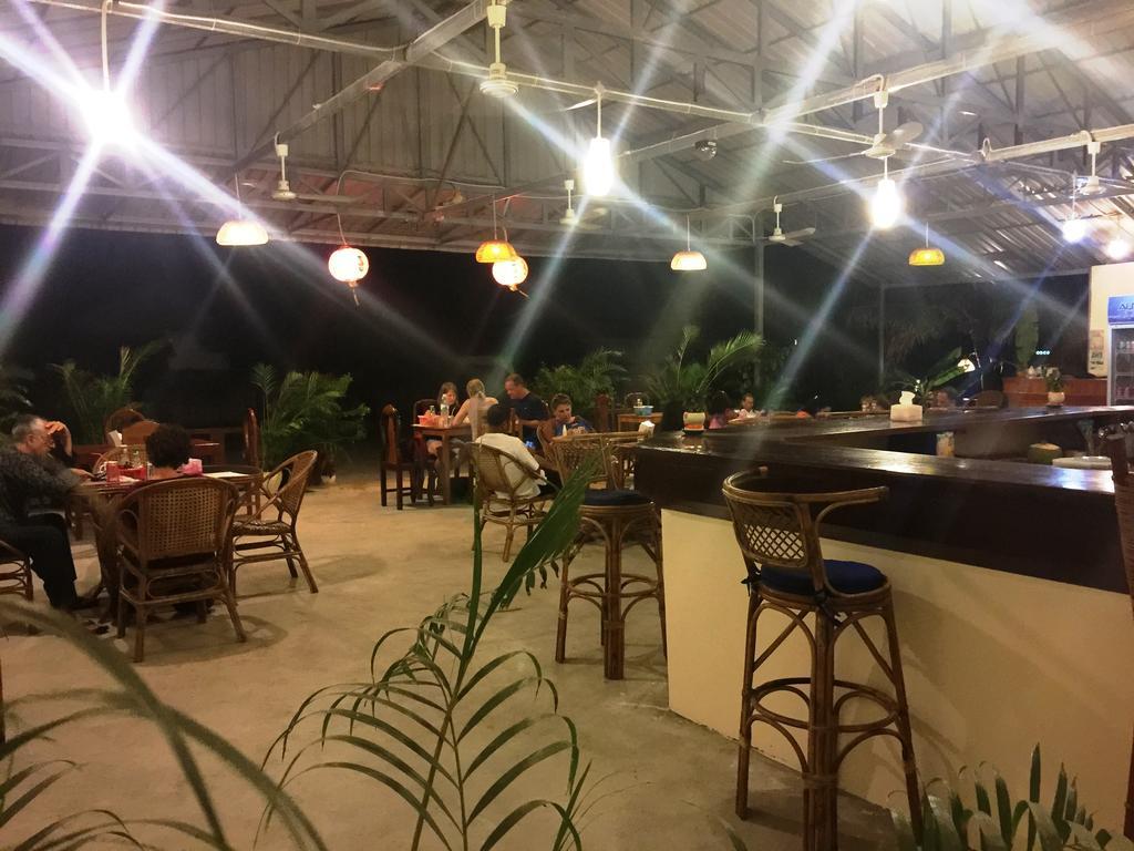 The Moonflower Bungalow Hotel Sihanoukville Exterior photo